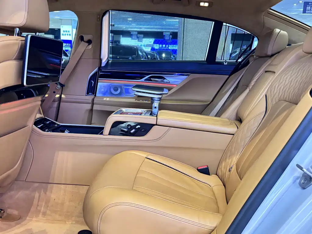 BMW 7 Series — фото 6