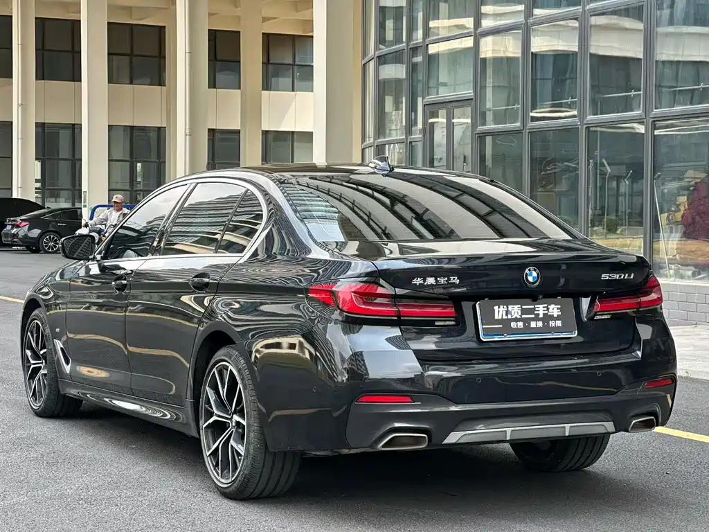 BMW 5 Series — фото 9