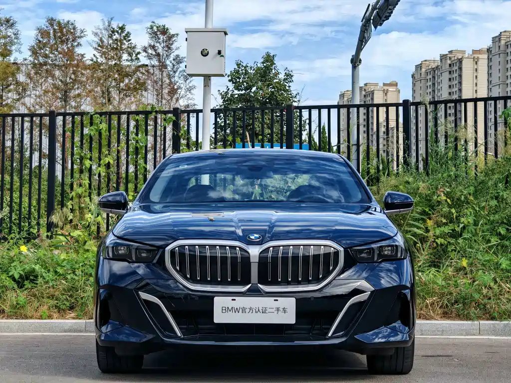 BMW 5 Series — фото 2