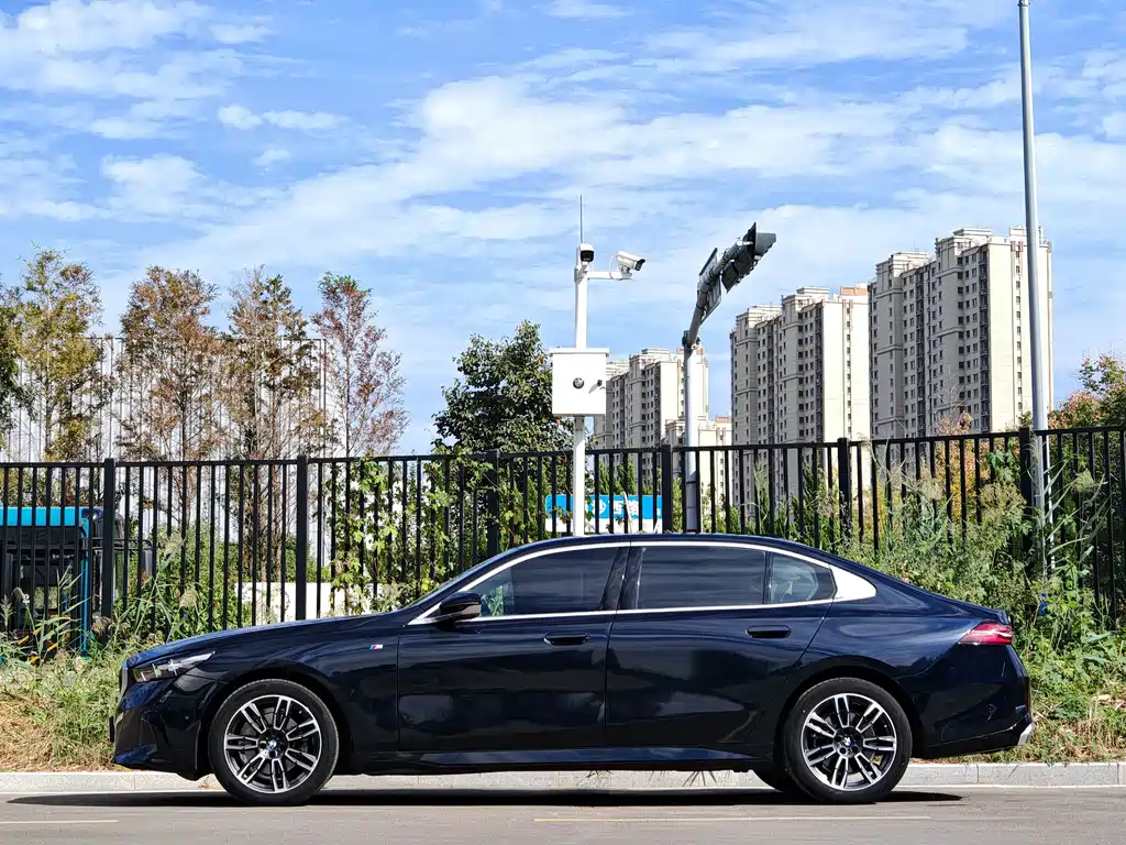 BMW 5 Series — фото 3