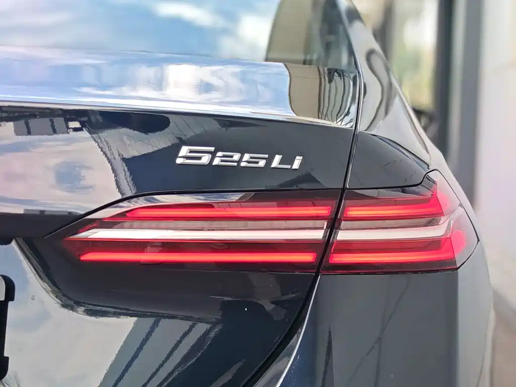 BMW 5 Series — фото 10