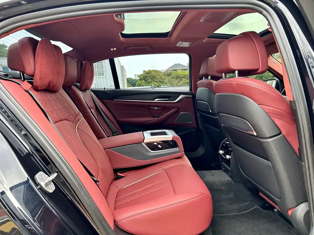 BMW 5 Series — фото 14