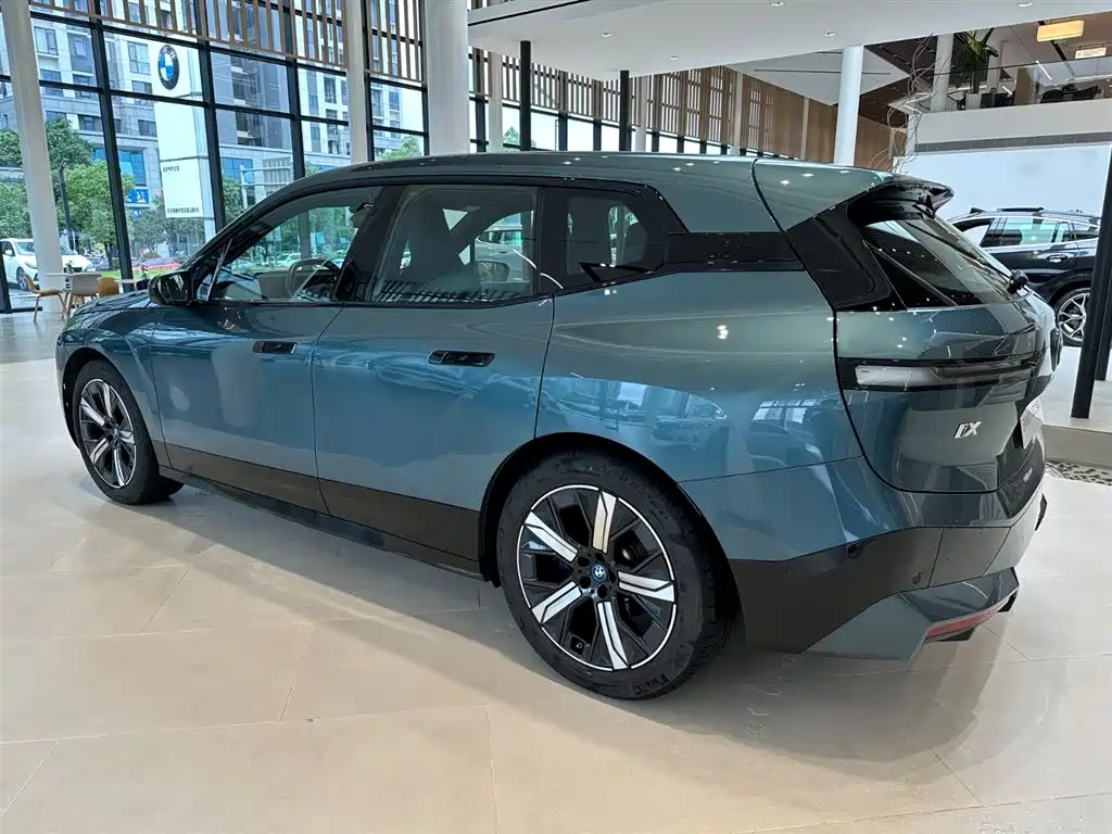 BMW iX — фото 13