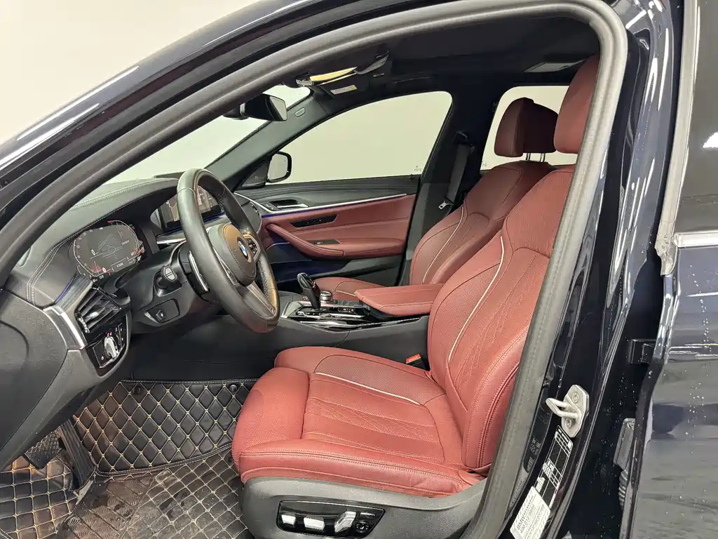 BMW 5 Series — фото 13