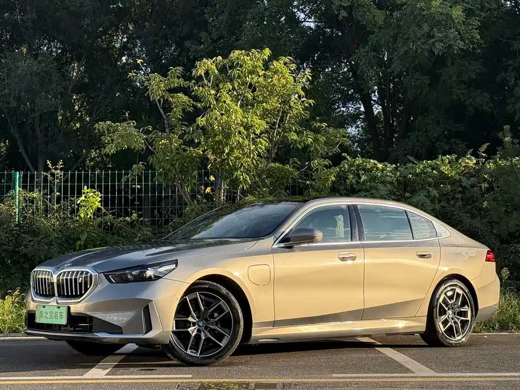 BMW i5 — фото 2