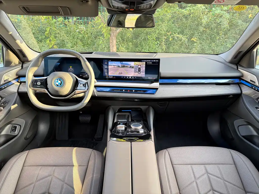 BMW i5 — фото 21