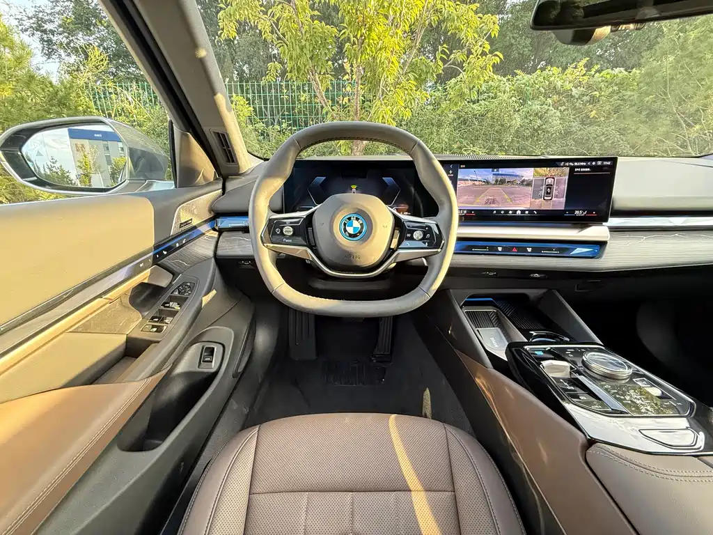 BMW i5 — фото 22