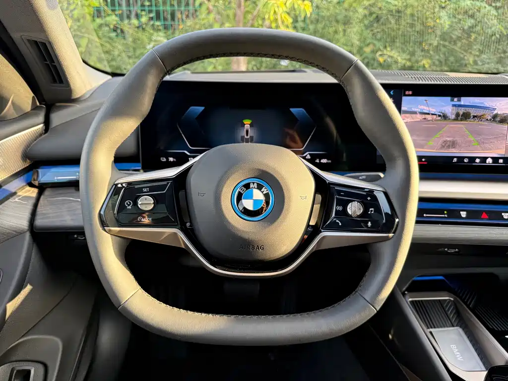 BMW i5 — фото 23