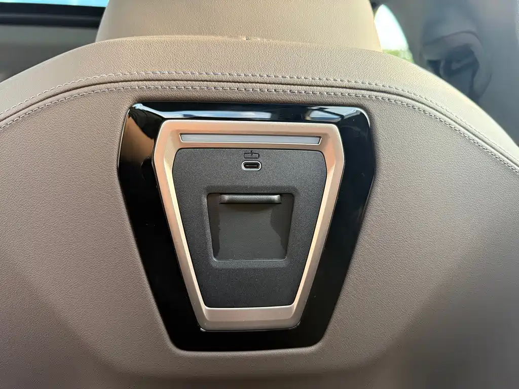 BMW i5 — фото 24