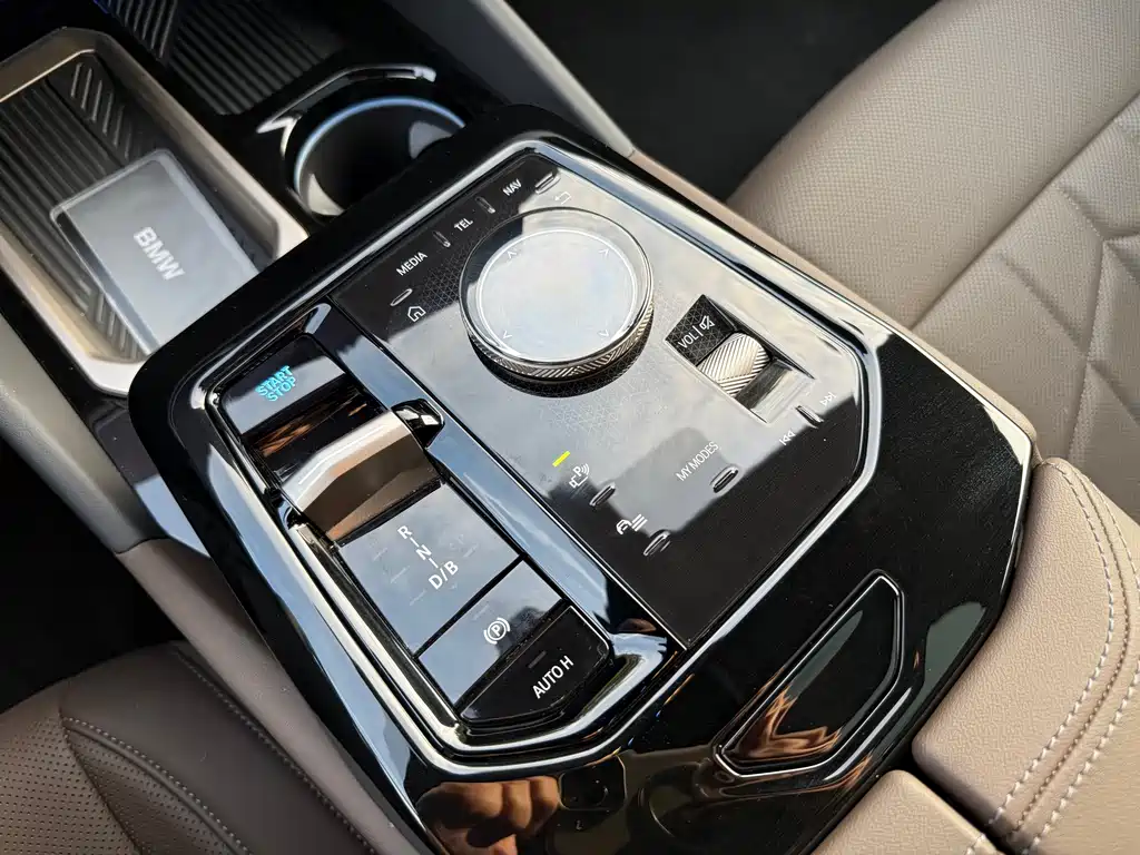 BMW i5 — фото 26