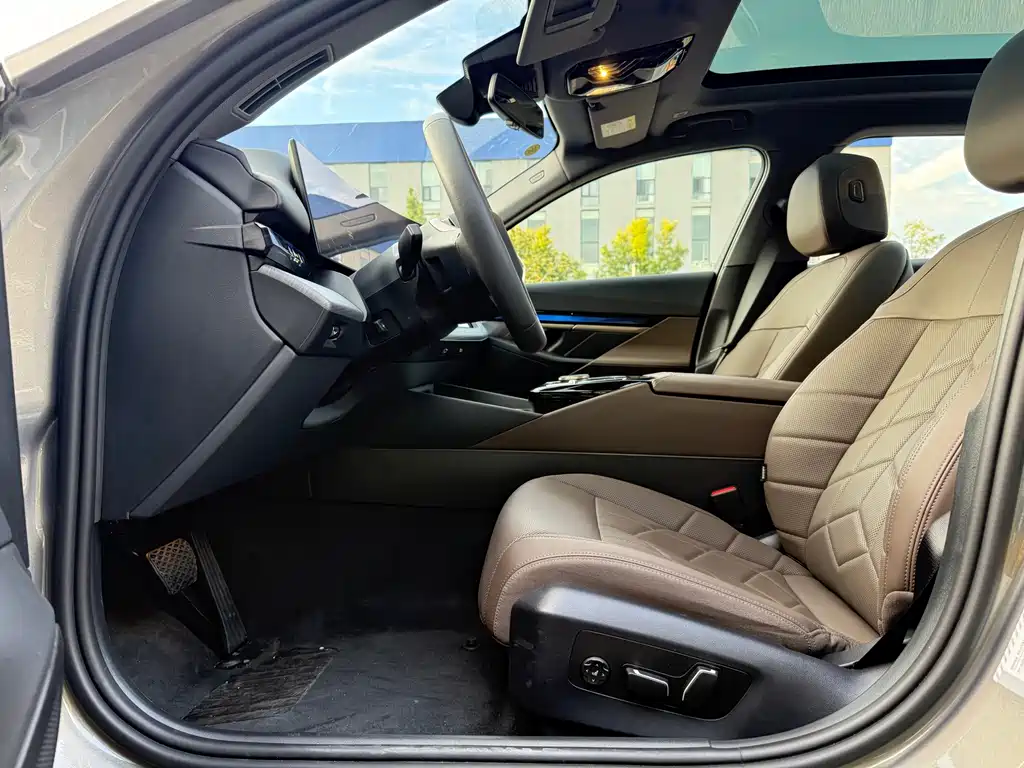 BMW i5 — фото 33