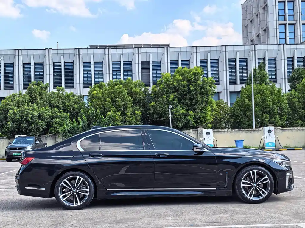 BMW 7 Series — фото 3