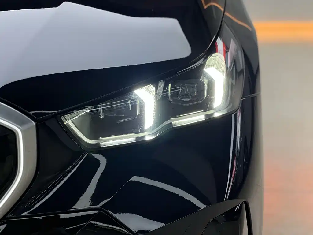 BMW 5 Series — фото 17