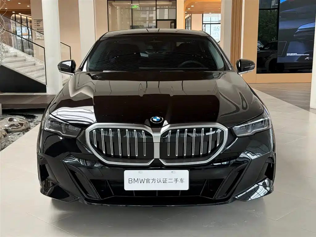 BMW 5 Series — фото 13
