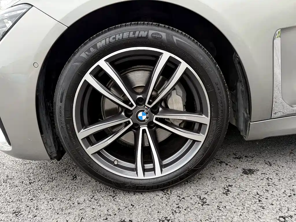 BMW 7 Series — фото 11