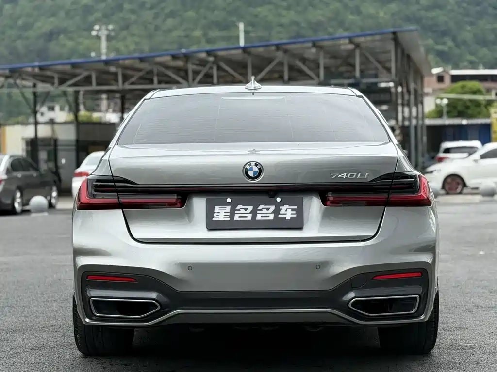 BMW 7 Series — фото 13