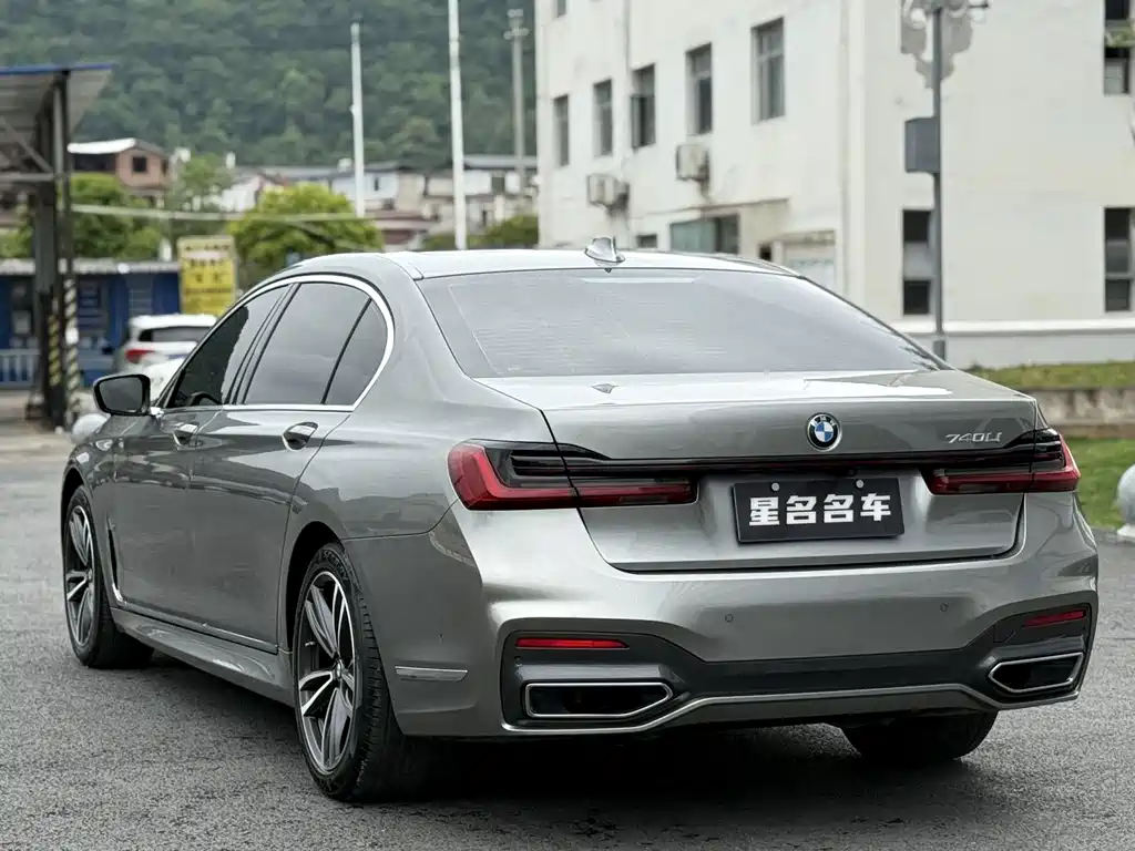 BMW 7 Series — фото 14