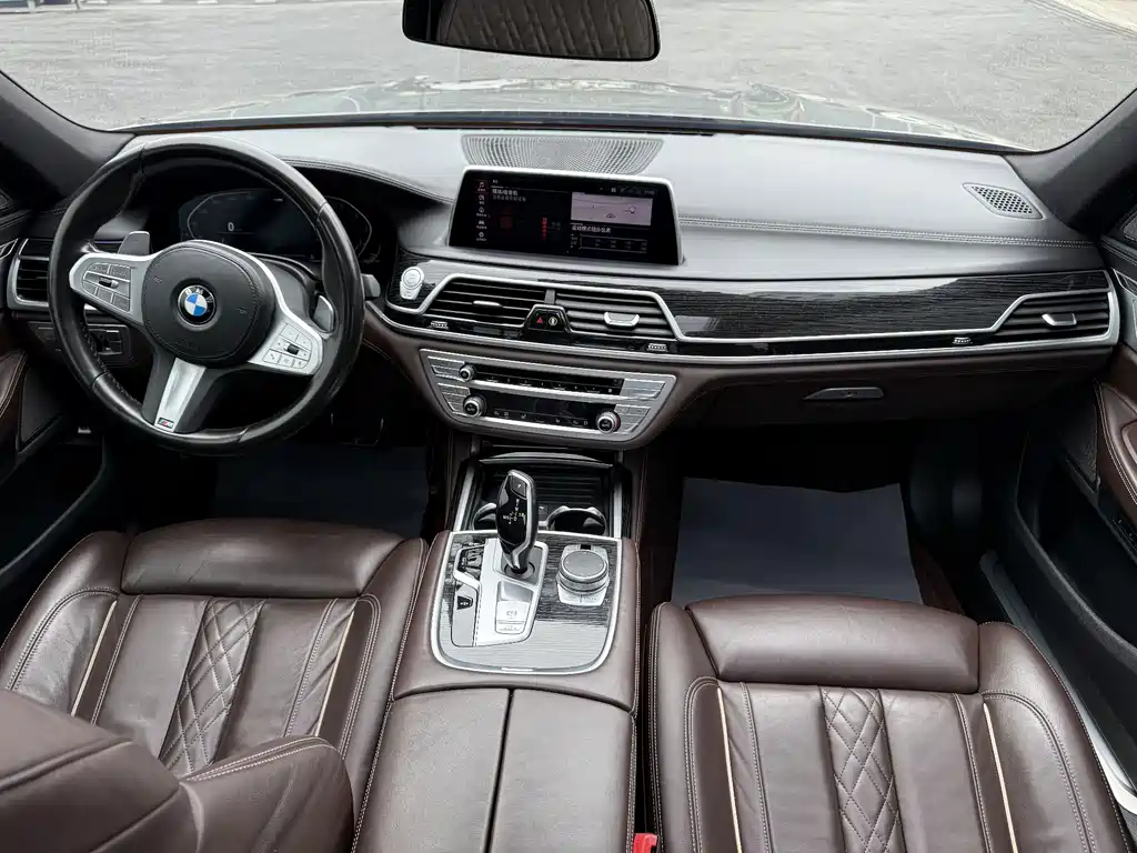 BMW 7 Series — фото 9