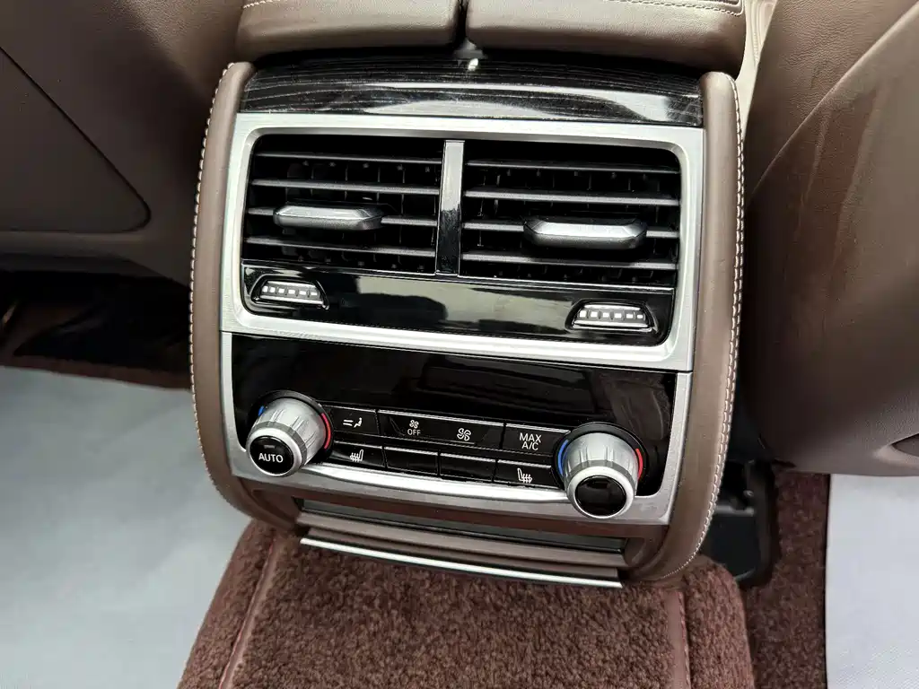BMW 7 Series — фото 10
