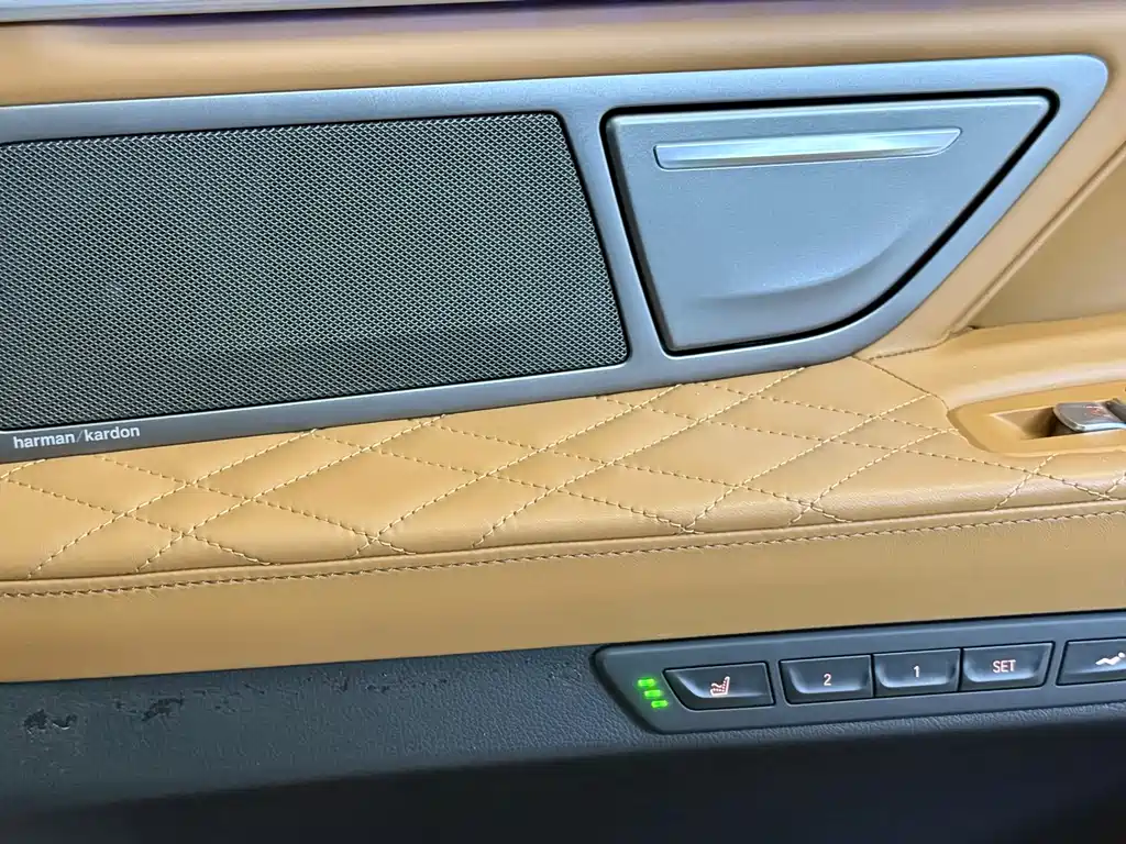 BMW 7 Series — фото 13