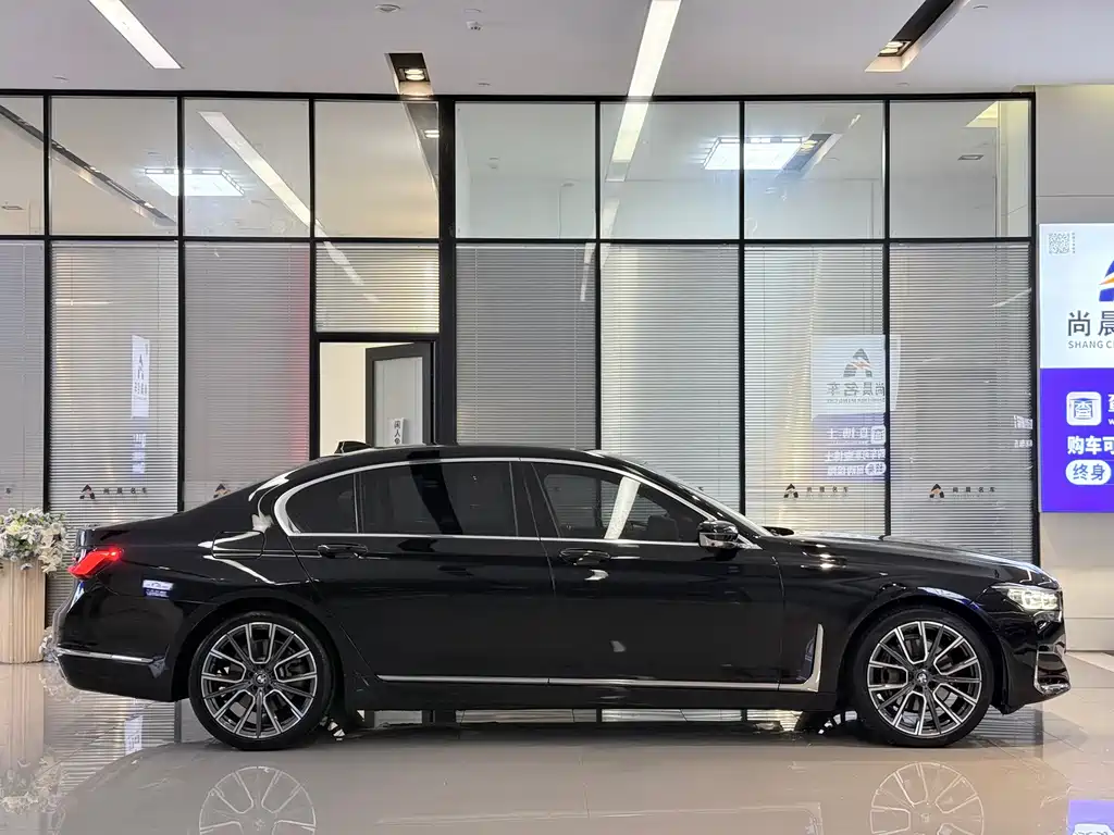 BMW 7 Series — фото 17