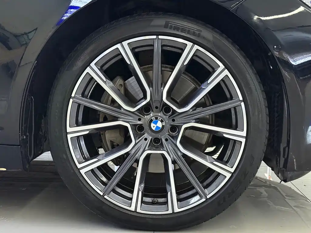 BMW 7 Series — фото 18