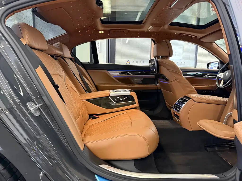 BMW 7 Series — фото 10