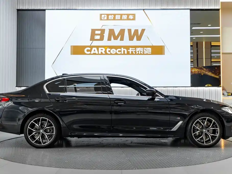 BMW 5 Series — фото 4