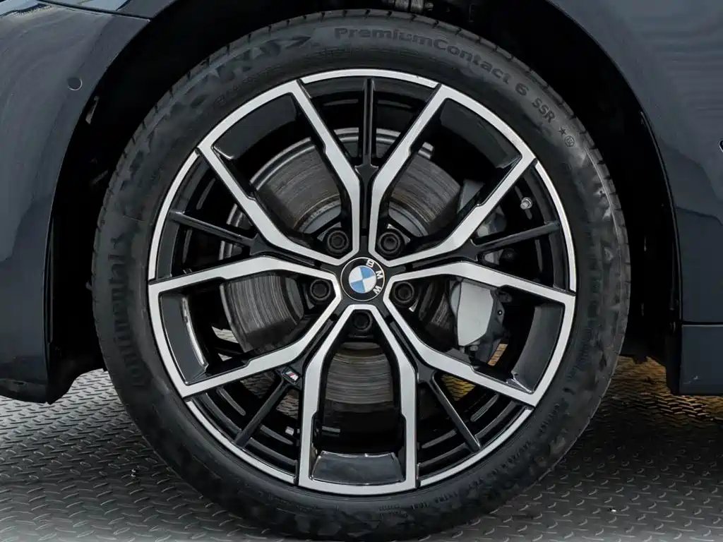 BMW 5 Series — фото 10