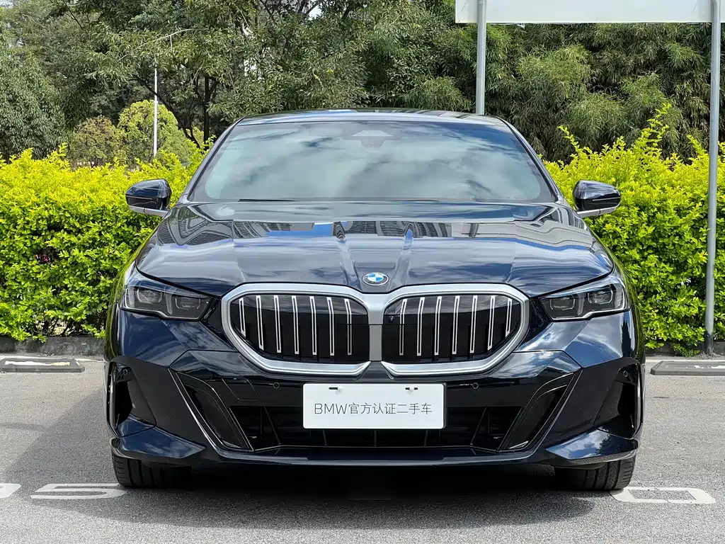 BMW 5 Series — фото 11