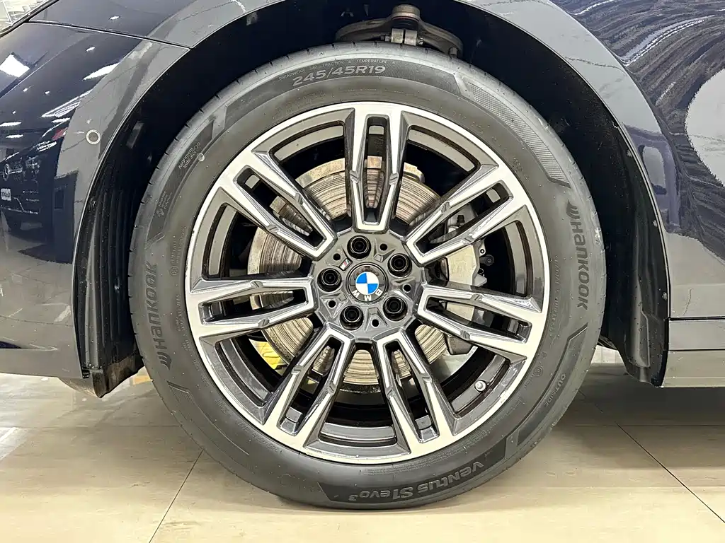 BMW 5 Series — фото 23