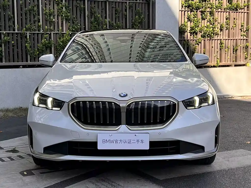 BMW 5 Series — фото 2