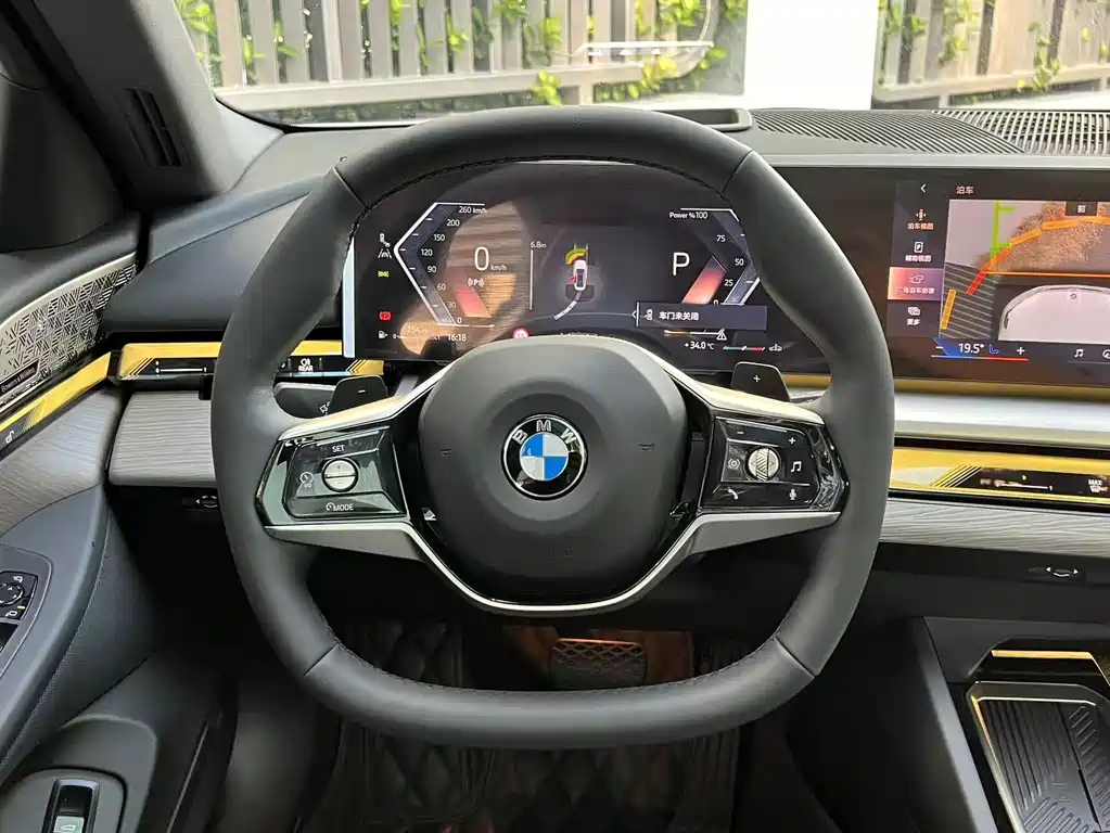 BMW 5 Series — фото 15