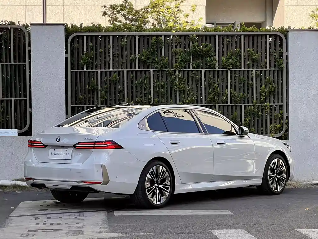 BMW 5 Series — фото 4