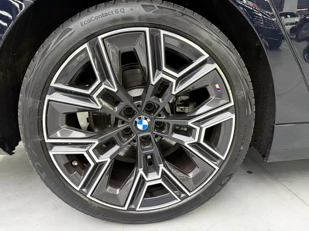 BMW 5 Series — фото 19
