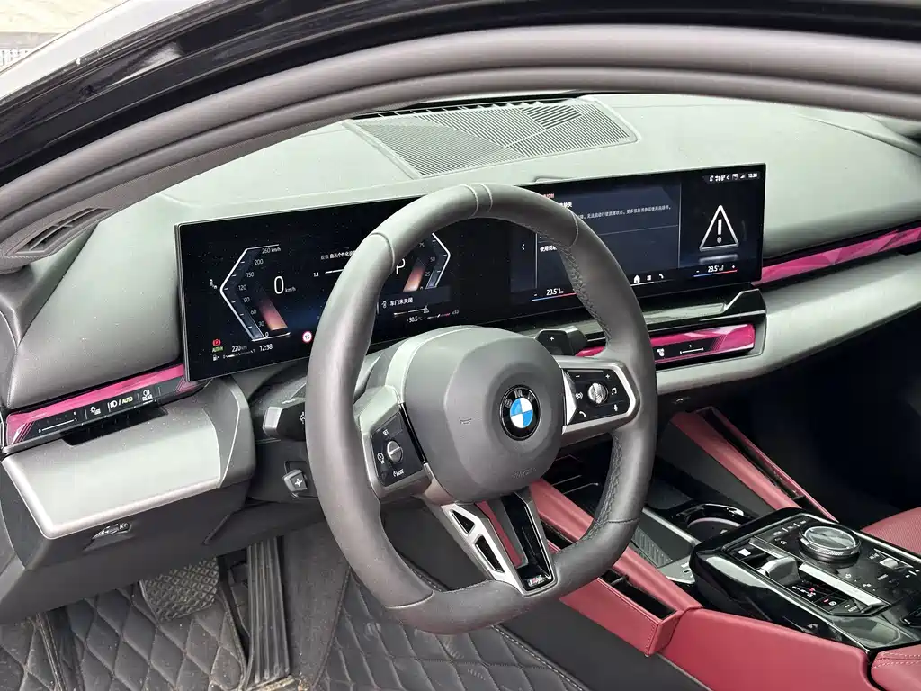 BMW 5 Series — фото 14
