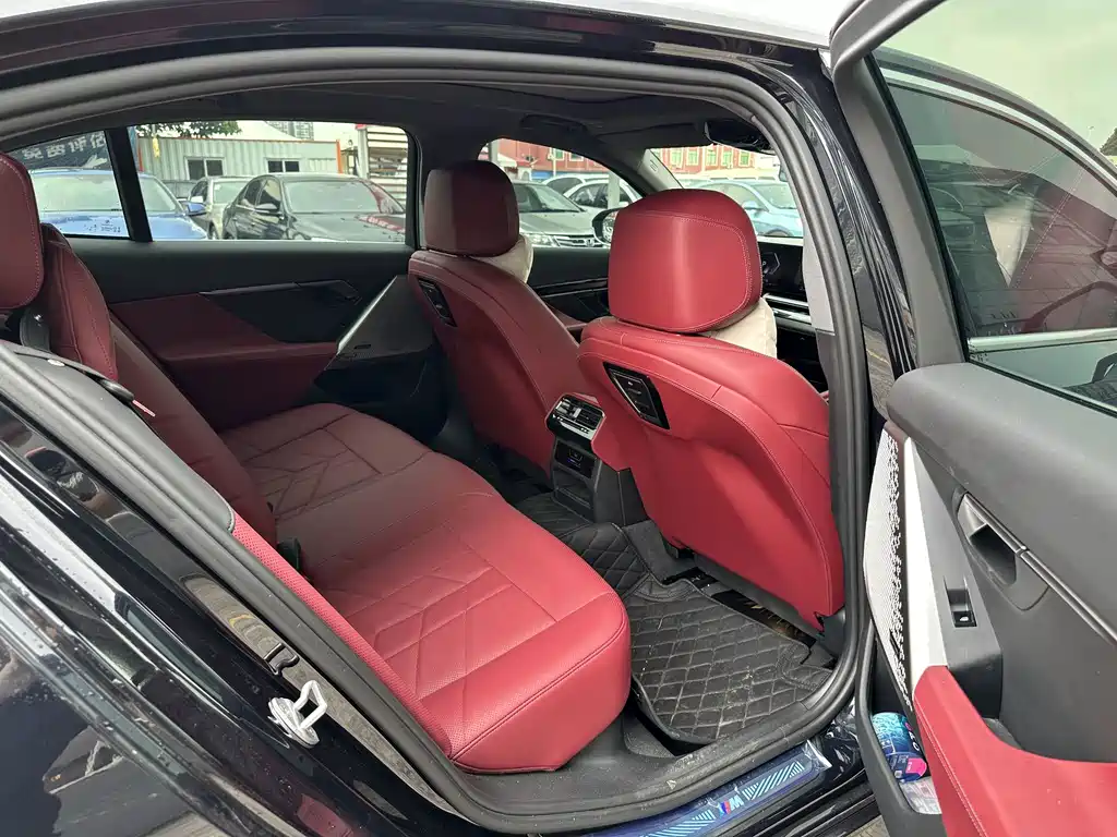 BMW 5 Series — фото 10