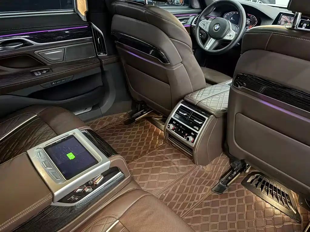 BMW 7 Series — фото 11