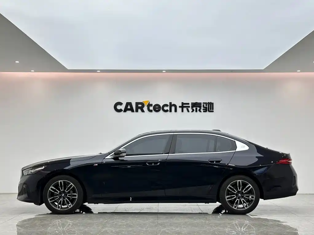 BMW 5 Series — фото 2