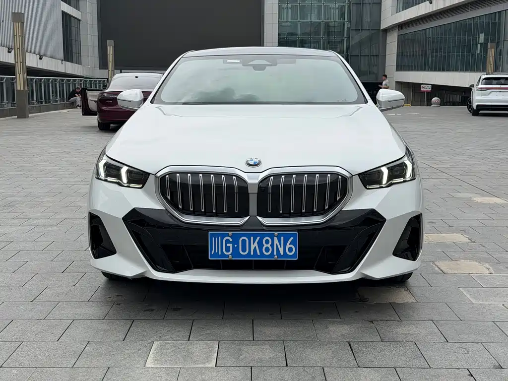 BMW 5 Series — фото 2