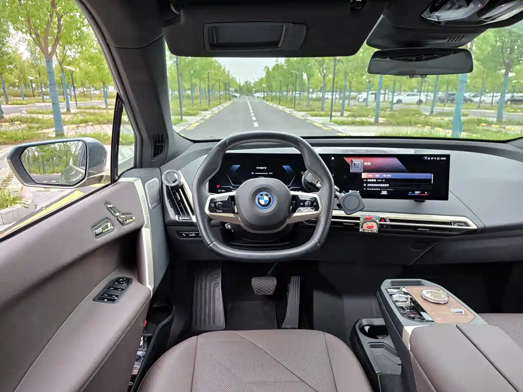 BMW iX — фото 18