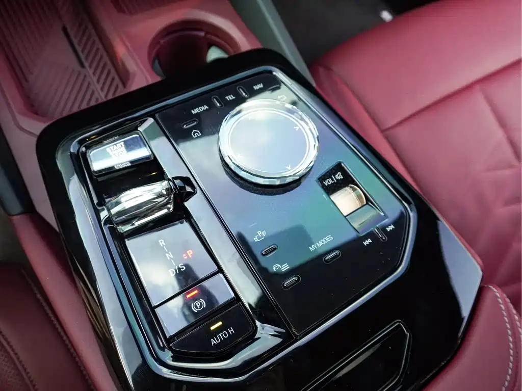 BMW 5 Series — фото 15