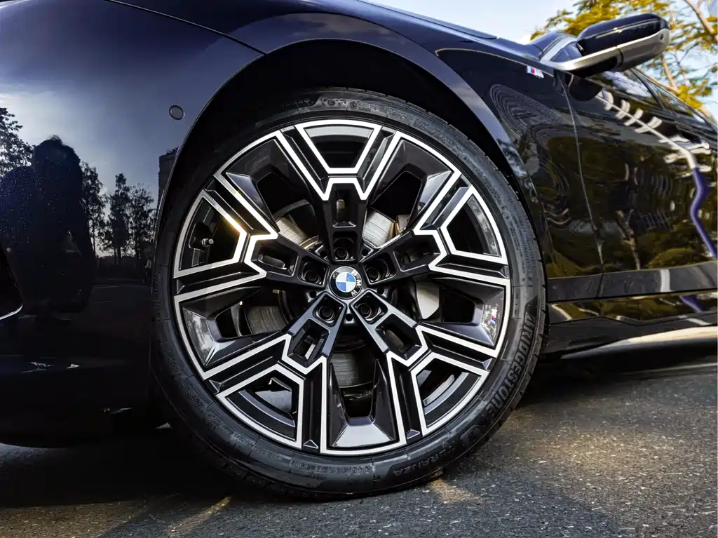 BMW 5 Series — фото 4