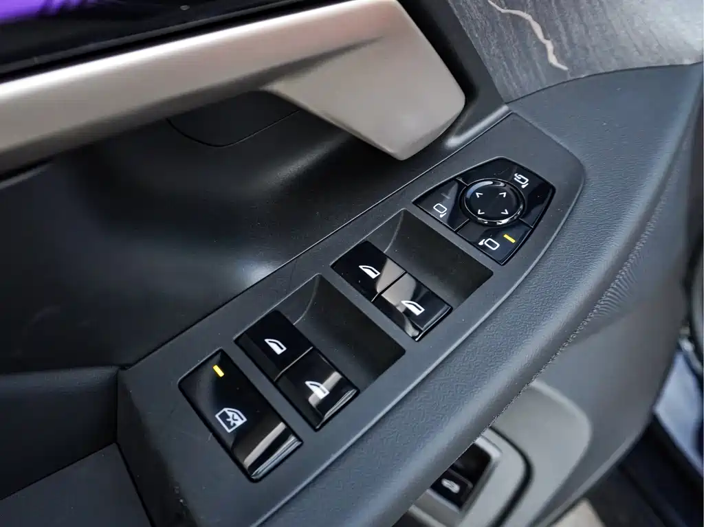 BMW 5 Series — фото 10