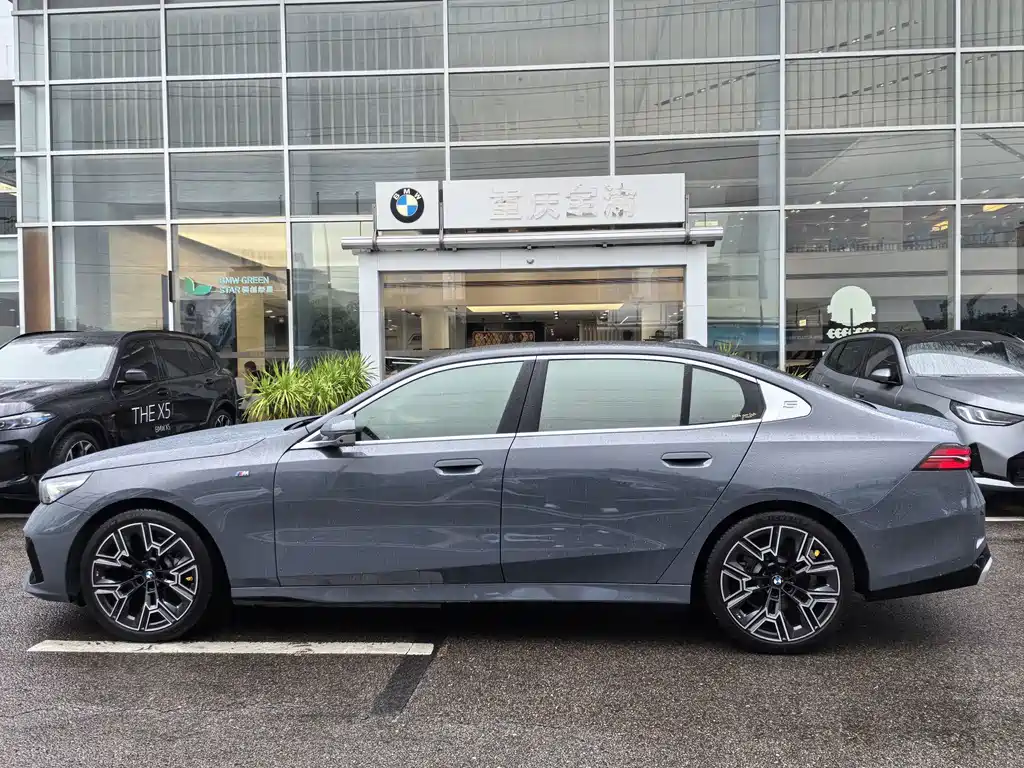 BMW 5 Series — фото 15