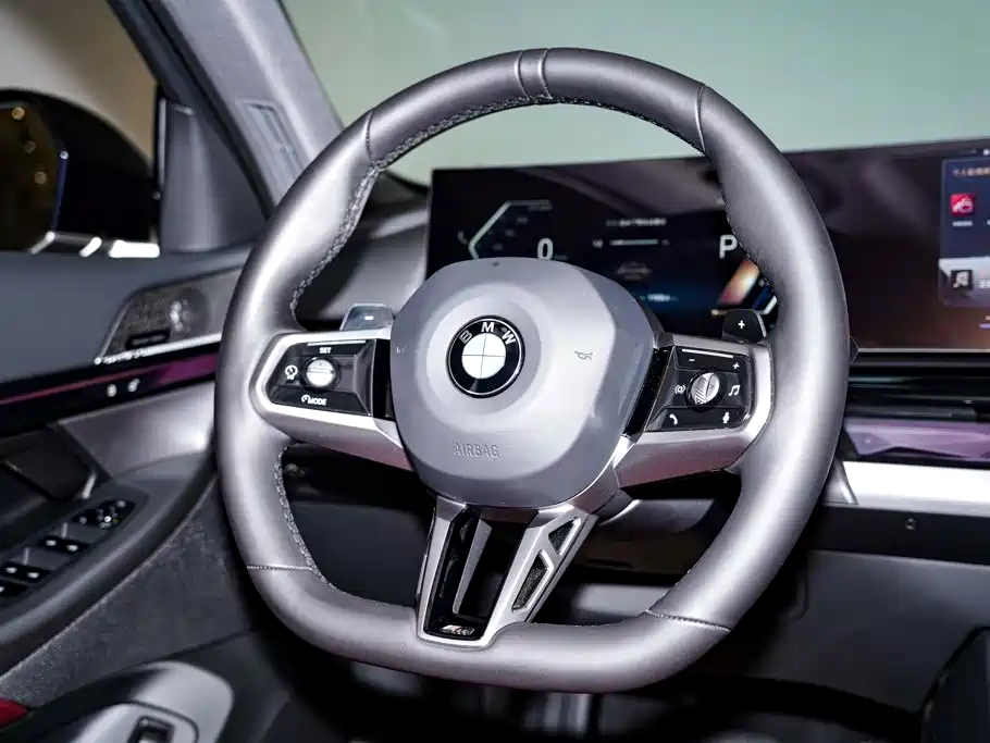 BMW 5 Series — фото 15