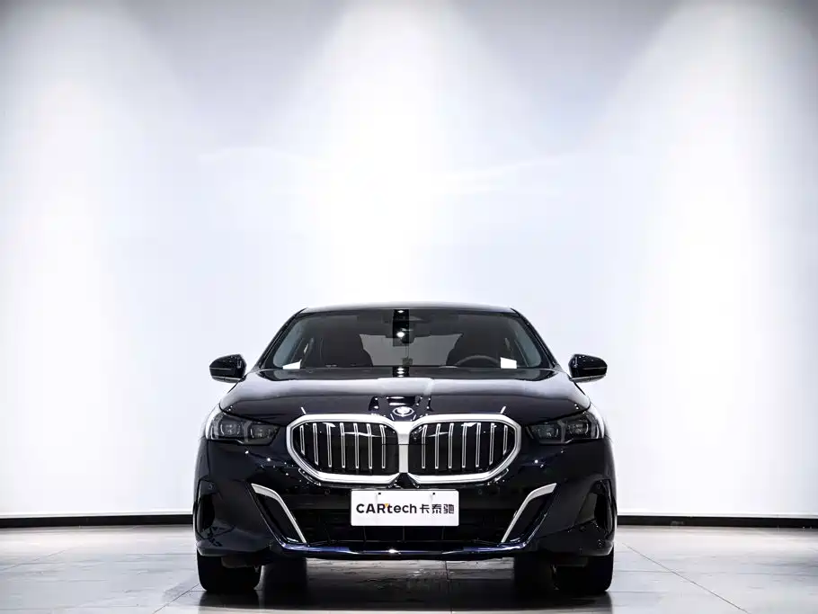BMW 5 Series — фото 3