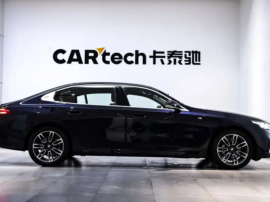 BMW 5 Series — фото 5