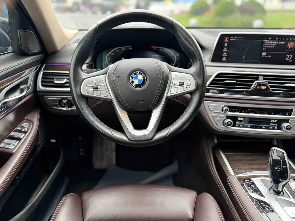 BMW 7 Series — фото 11
