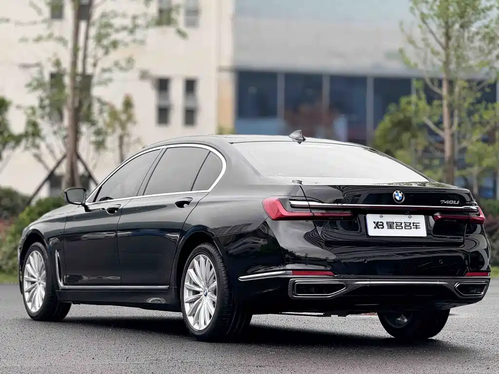 BMW 7 Series — фото 13